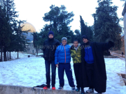  بالصور: شبان من يافا يستمتعون بأوقاتهم باللعب على الثلوج